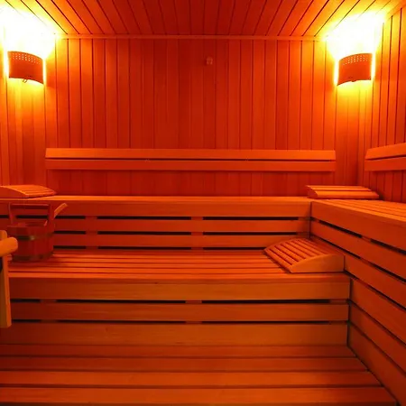 Отель Crowne Plaza 5*