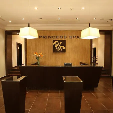 Отель Crowne Plaza 5*