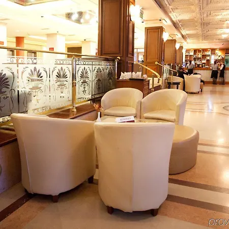 Отель Crowne Plaza 5*