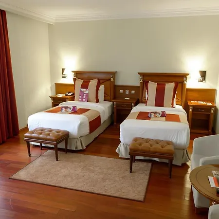 Crowne Plaza Отель