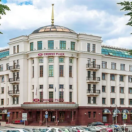Отель Crowne Plaza 5*
