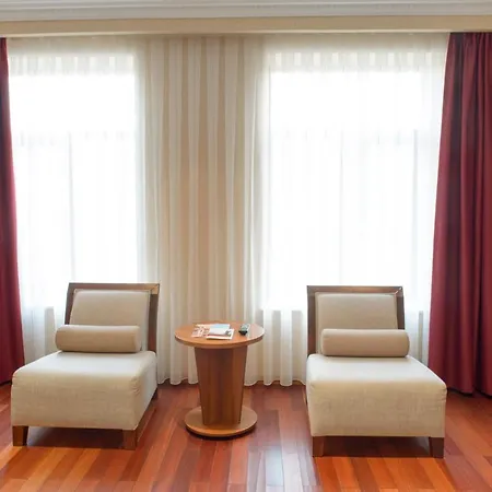 Crowne Plaza - Minsk, An Ihg Готель 5*