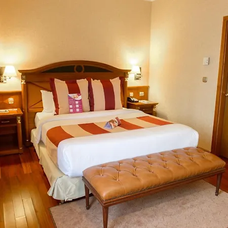 Crowne Plaza - Minsk, An Ihg Готель