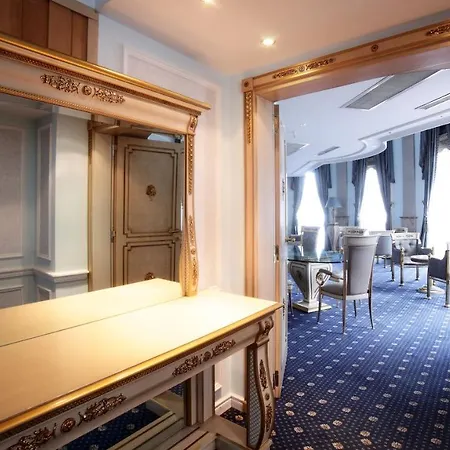 Crowne Plaza - Minsk, An Ihg Готель 5*