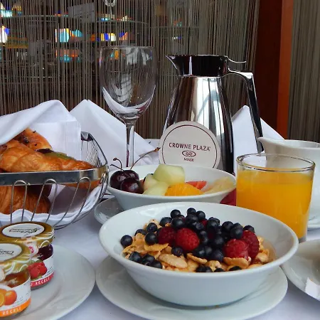 Crowne Plaza - Minsk, An Ihg Готель