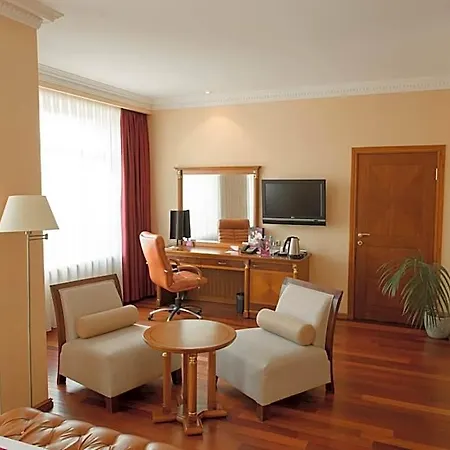 Crowne Plaza - Minsk, An Ihg 5*
